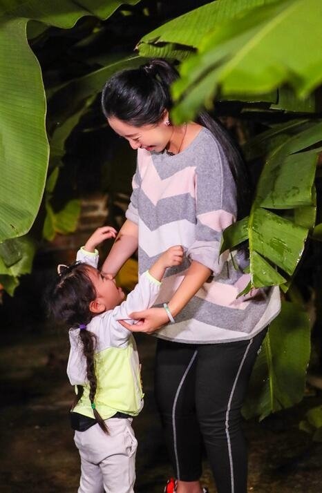 阿拉蕾妈妈原来长这样（图）