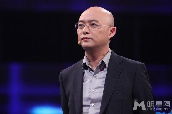 孟非舞台摔伤情况严重 伤愈时间难确定