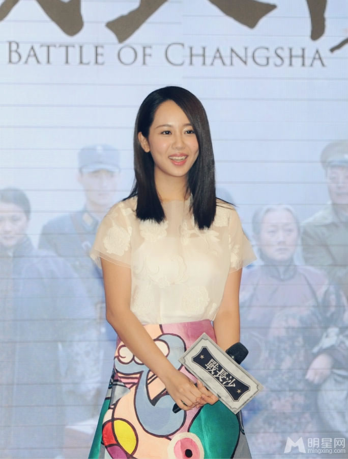 杨紫现身战长沙发布会与霍建华配合默契_图-1