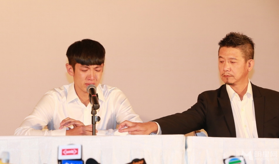 直击柯震东记者发布会痛哭流涕直认错_图-8