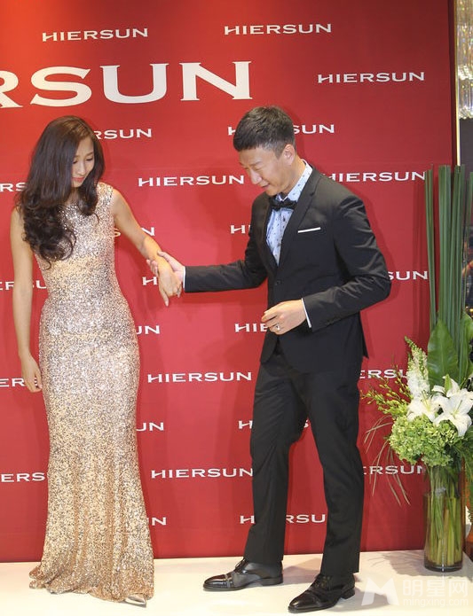 孙红雷王骏迪婚后首亮相狂秀恩爱羡煞旁人_图-6