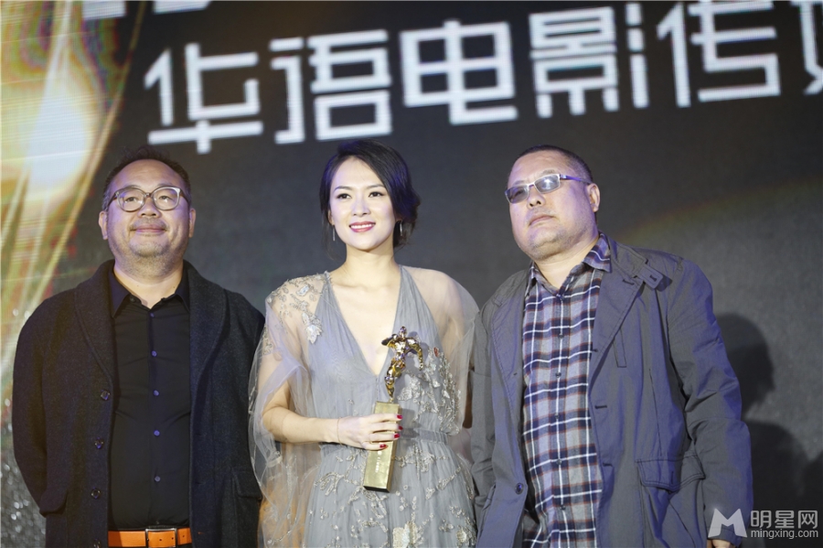 章子怡再夺影后桂冠薄纱裙现身颁奖礼_图-7