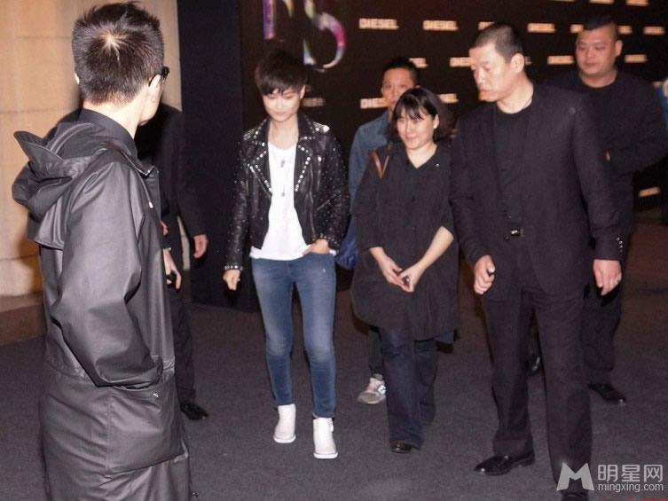 李宇春现身上海捞金大牌风范获保镖贴身保护_图-6