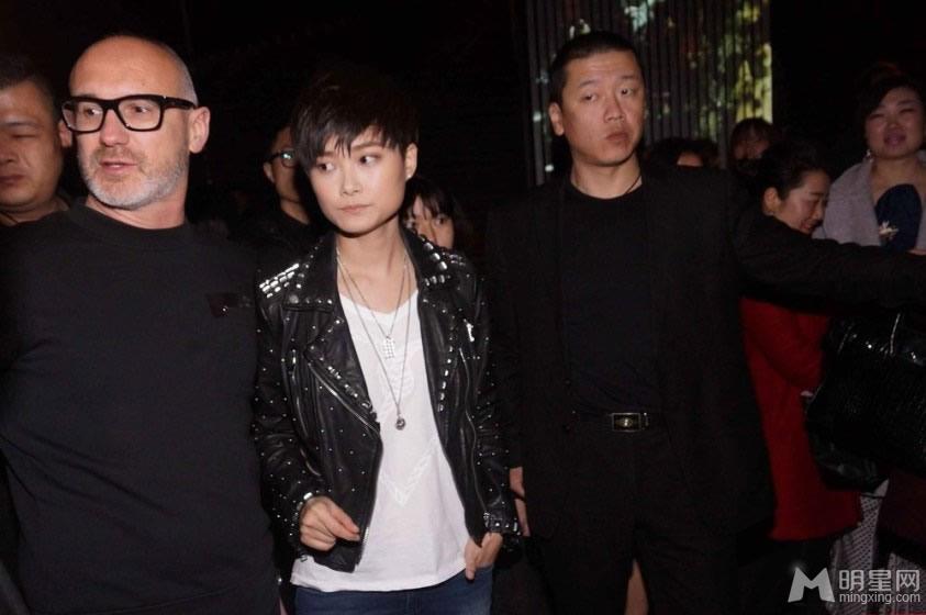 李宇春现身上海捞金大牌风范获保镖贴身保护_图-3