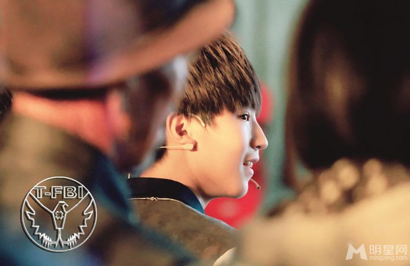 TFBOYS王俊凯《中国文艺》两个虎牙可爱至极_图-10