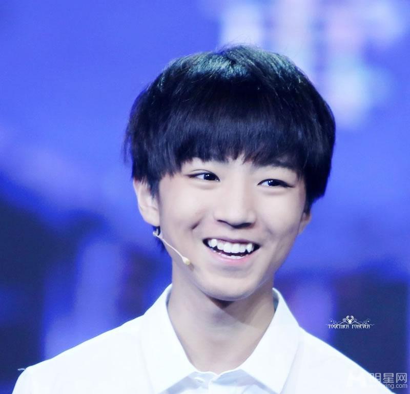TFBOYS王俊凯《中国文艺》两个虎牙可爱至极_图-25