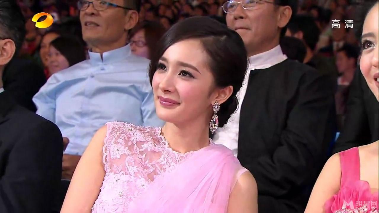 杨幂勇夺金鹰节视后牵手何晟铭现身_图-9