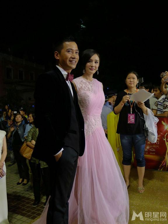 杨幂勇夺金鹰节视后牵手何晟铭现身_图-12