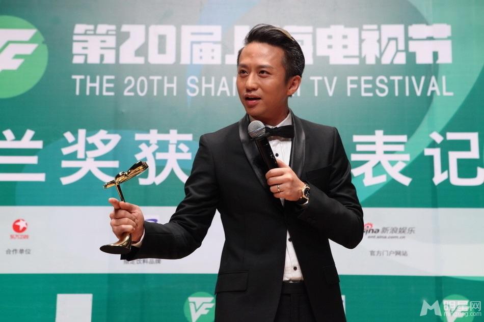 邓超代替孙俪拿奖后台耍宝搞怪_图-5