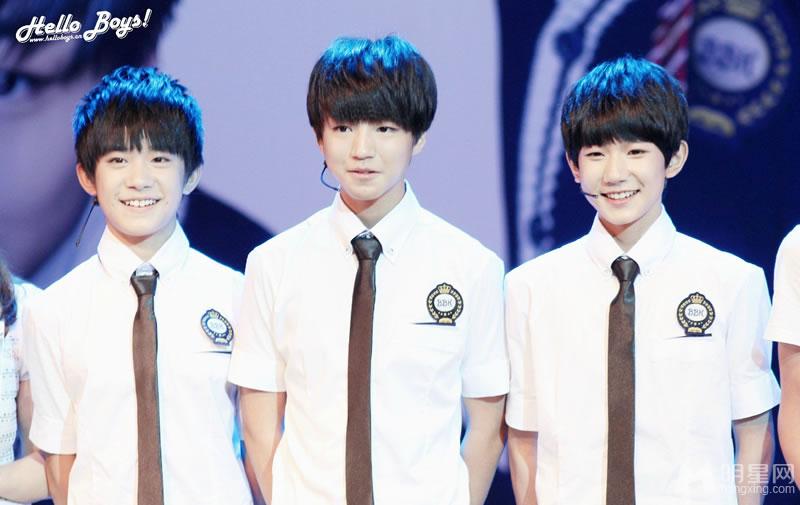 TFBOYS步步高家教机重庆见面会易烊千玺大展书法_图-14