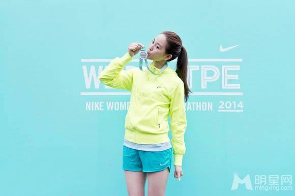 张钧甯2014年Nike路跑大秀长腿蜂腰_图-4