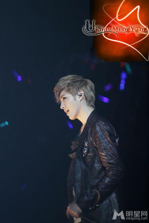 吴亦凡2012年美国洛杉矶SMTOWN演唱会帅气开嗓_图-6