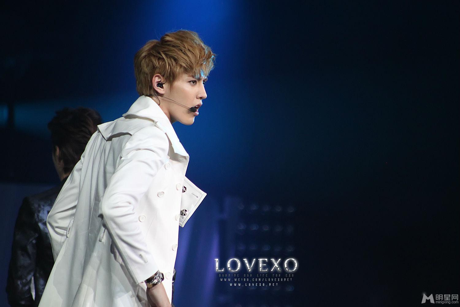 吴亦凡2012年美国洛杉矶SMTOWN演唱会帅气开嗓_图-7