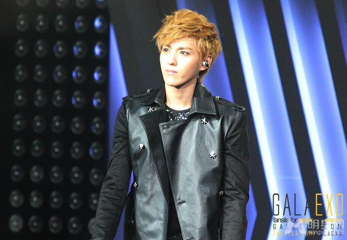 吴亦凡2012年美国洛杉矶SMTOWN演唱会帅气开嗓_图-16