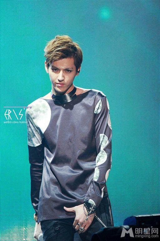 吴亦凡2012年首尔SHOWCASE倾情演唱颜神颜值爆表引粉丝尖叫_图-2