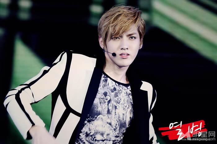 吴亦凡2012年新加坡SMT激情演唱掀起全场高潮_图-11