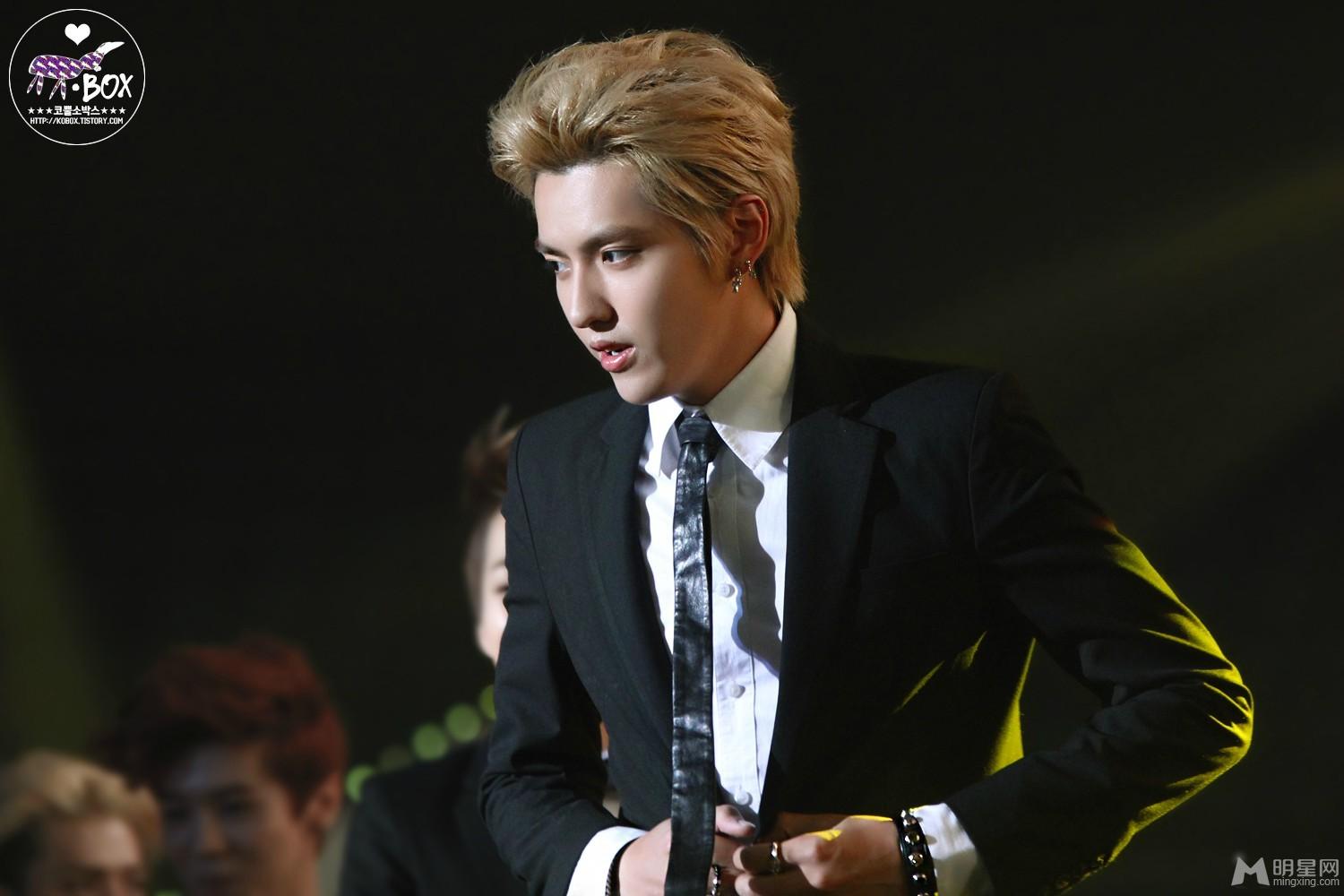 2013melonmusicawards颁奖典礼吴亦凡率领EXO兄弟帅气亮相_图-17