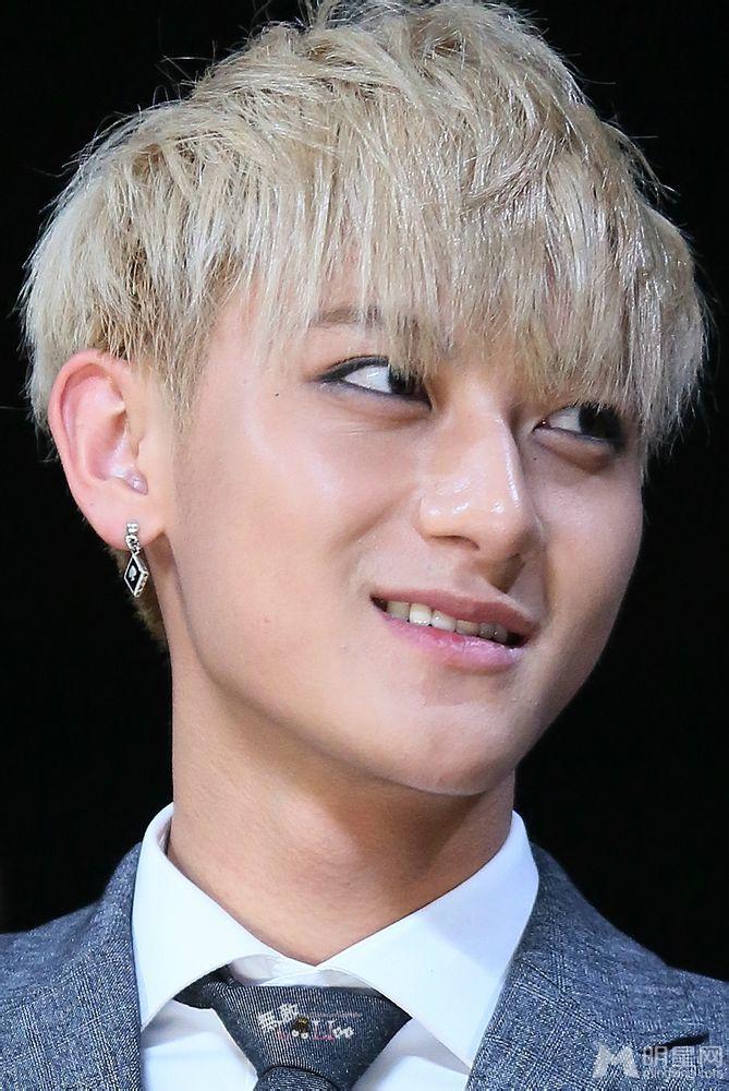 2013年11月EXO香港MAMA颁奖现场狼崽帅气亮相黄子韬图片_图-9