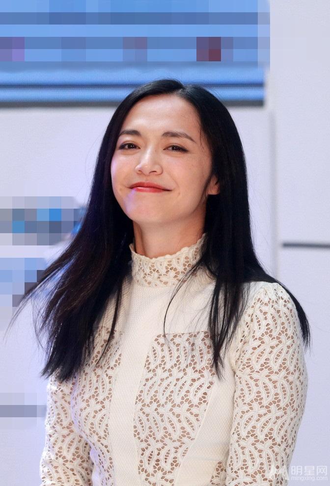 姚晨着裸色蕾丝连衣裙现身气质优雅秀美腿_图-6