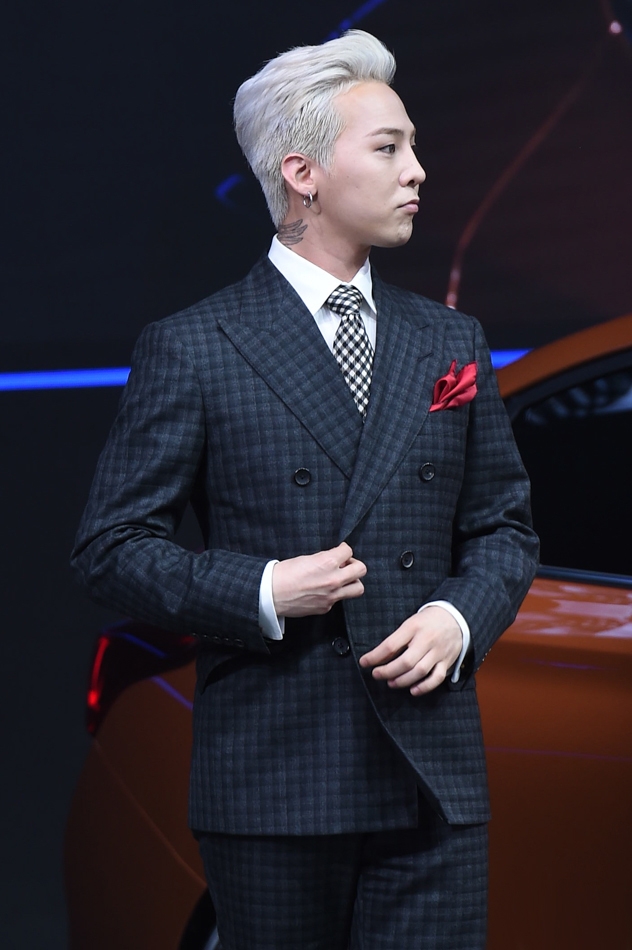 权志龙出席北京车展粉丝疯狂现场火爆_图-6