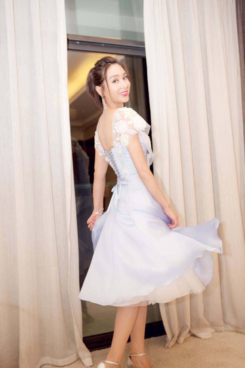 杨恭如出席盛典活动精致礼裙少女感十足_图-3