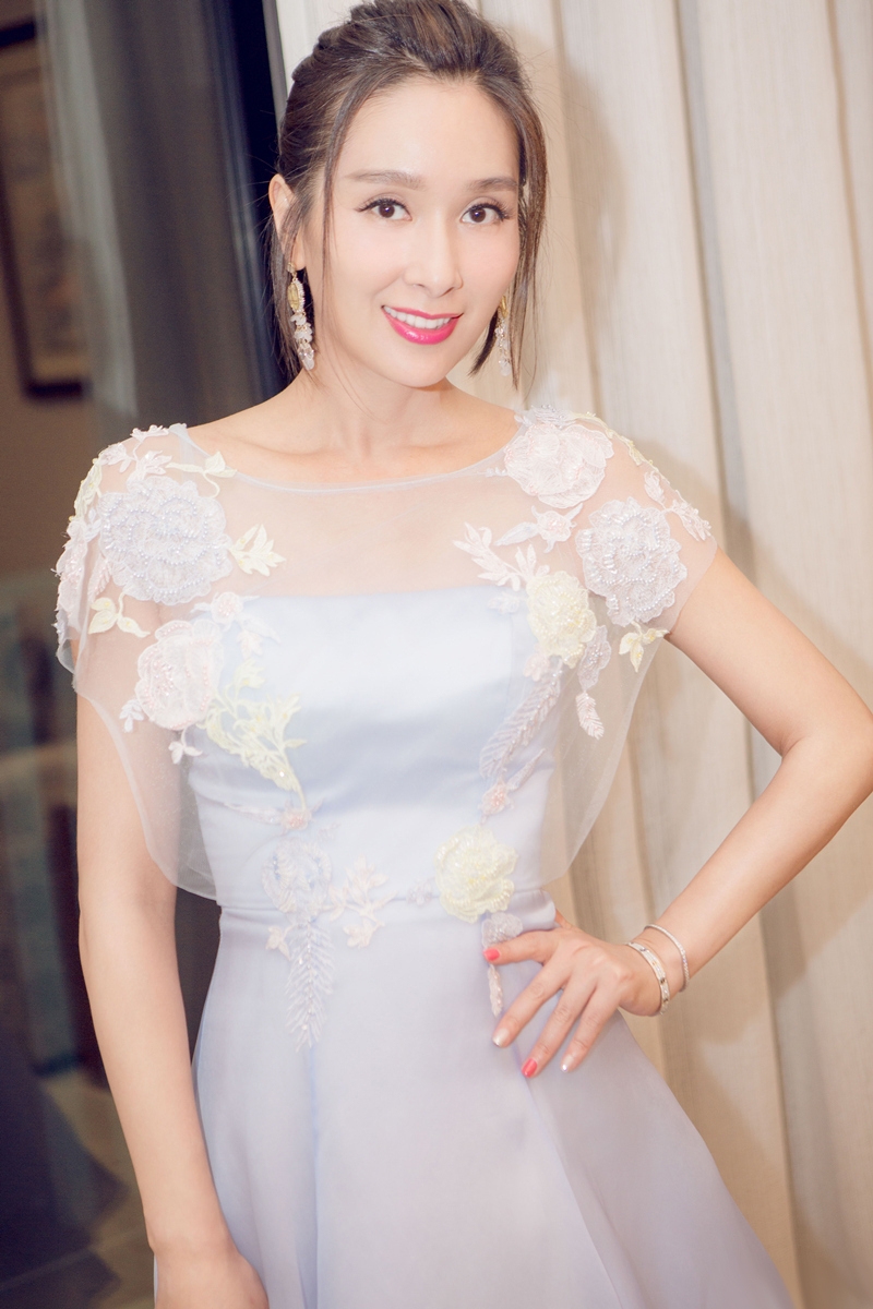 杨恭如出席盛典活动精致礼裙少女感十足_图-4