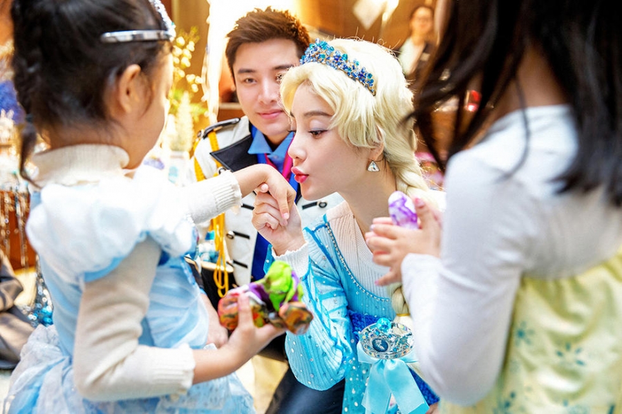 sweet！李小璐一家化身冰雪奇缘为甜馨庆生_图-3
