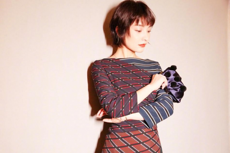 吴昕晒九宫格活动照花美人更美_图-9