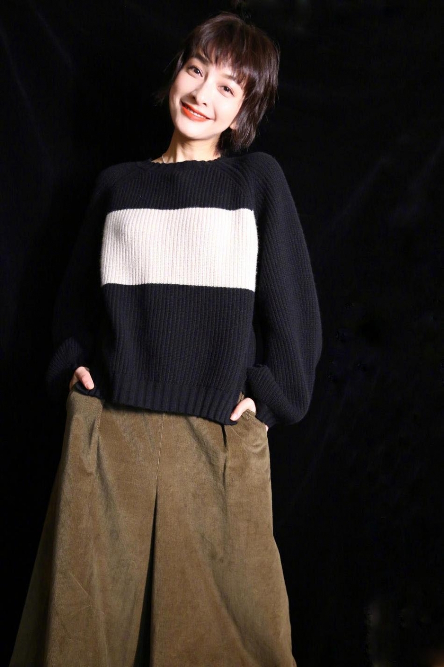 吴昕晒九宫格活动照花美人更美_图-7