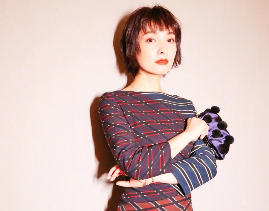 吴昕晒九宫格活动照花美人更美_图-5