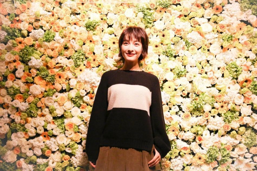 吴昕晒九宫格活动照花美人更美_图-8