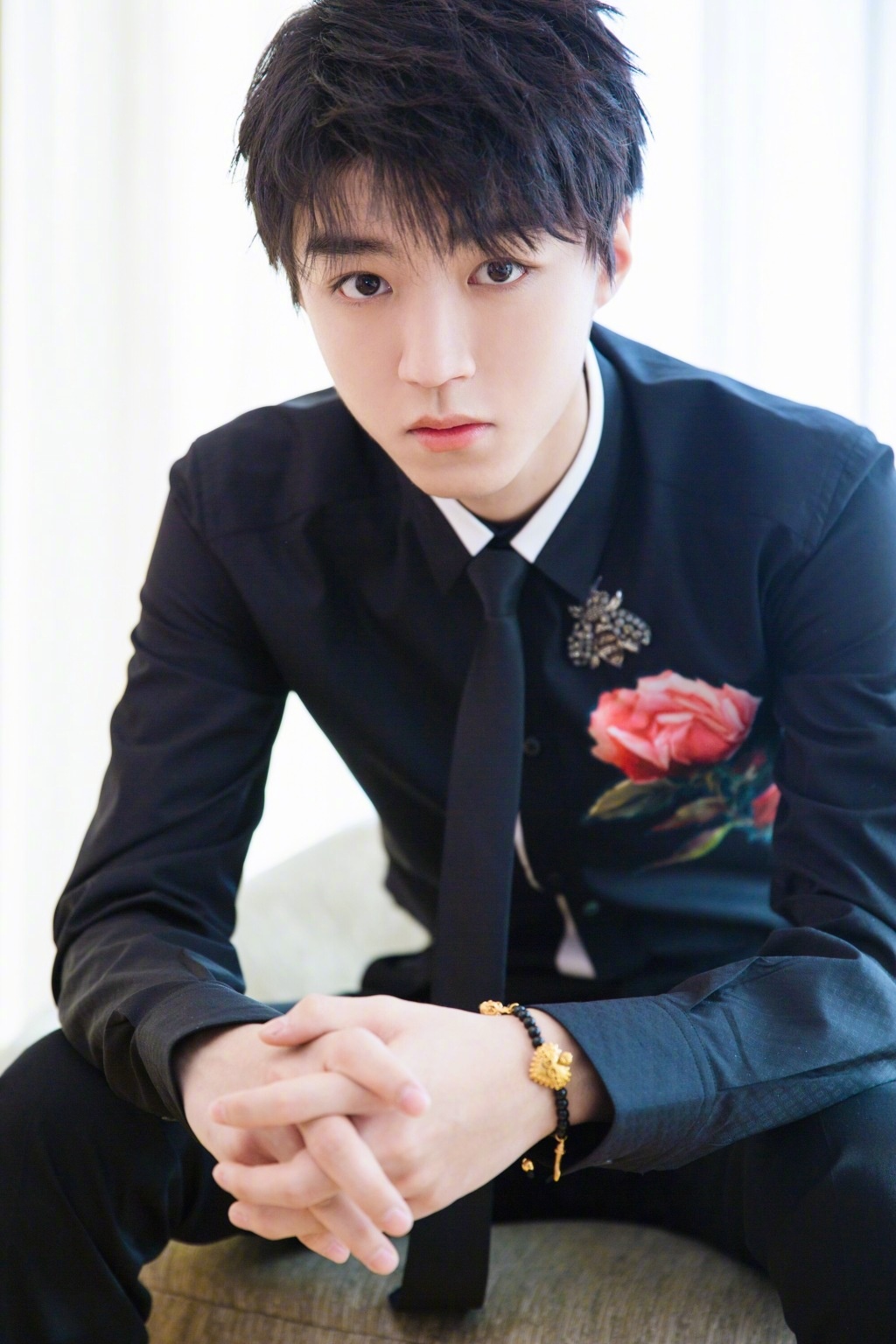 王俊凯代言roseonly玫瑰王子心怀无畏迎光而来_图-4