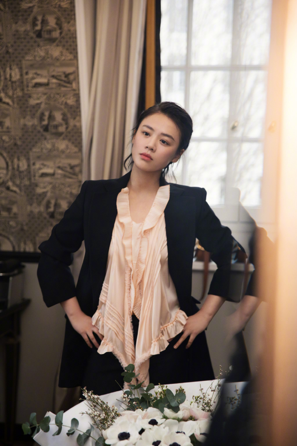 马思纯亮相巴黎时装周西装在身英气利落十分撩人_图-5
