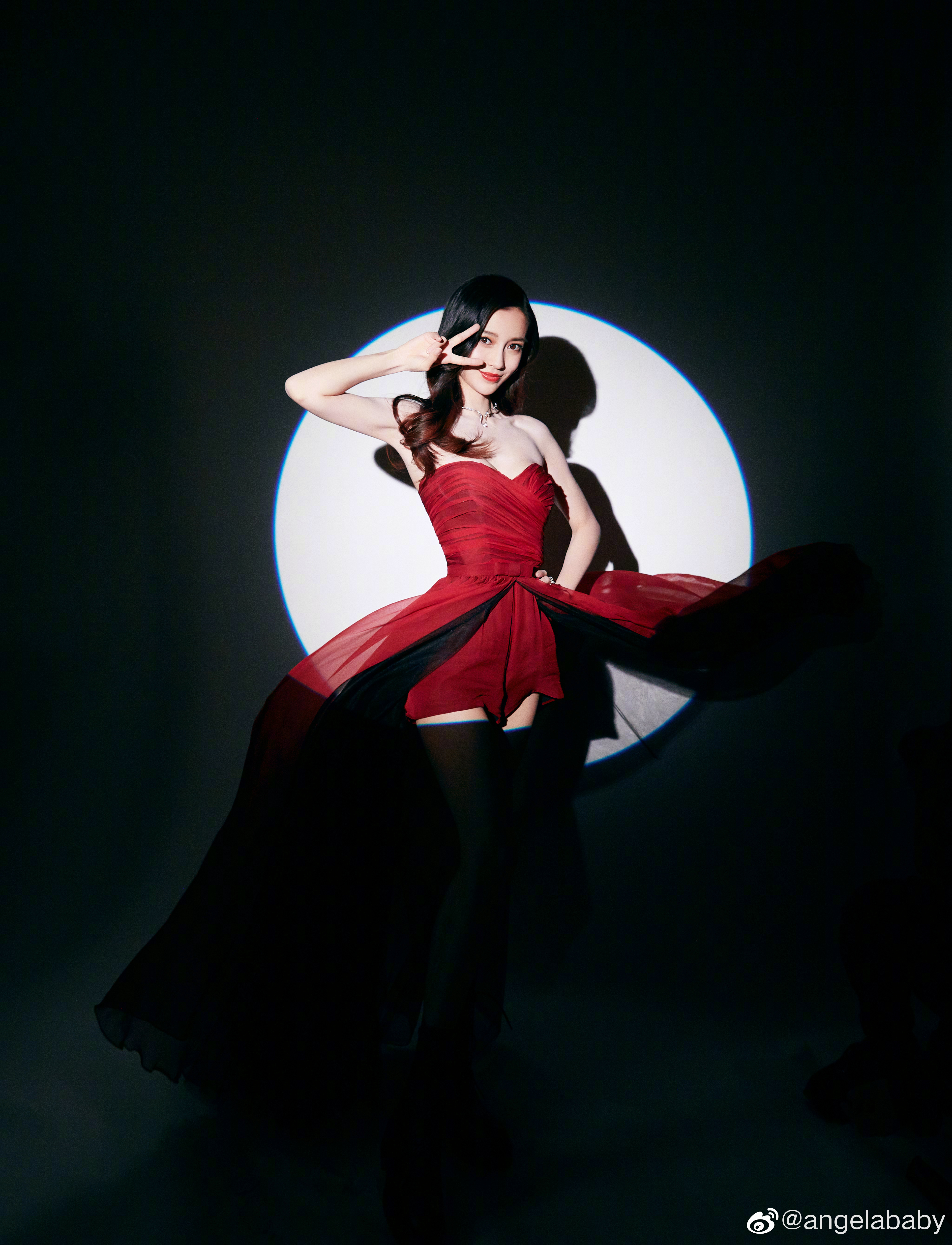 杨颖angelababy烈焰红唇模仿美少女战士招牌动作_图-5