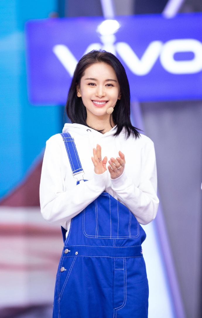 王子文长发甜美迷人女神范十足_图-5