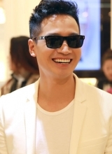 何晟铭白马王子装即将上演神医华佗