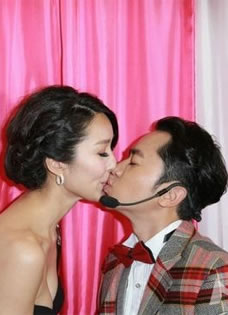 王祖蓝成功求婚李亚男画面温馨有爱