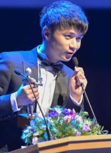 古巨基伦敦国际华语电影节获得最佳男配角粉丝现场激动落泪