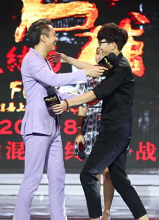 邓超柳岩等诸明星现身《四大名捕3》发布会胡夏卖萌