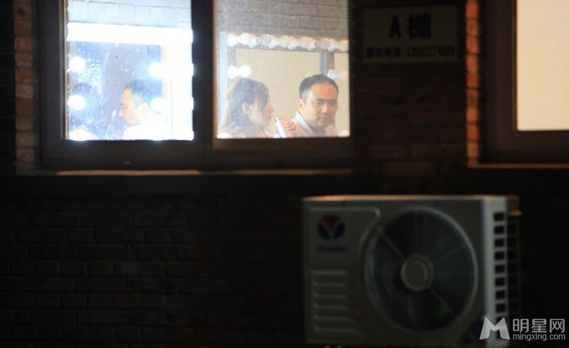 催眠大师胡静剧照湿身诱惑敬业辣妈_图-2