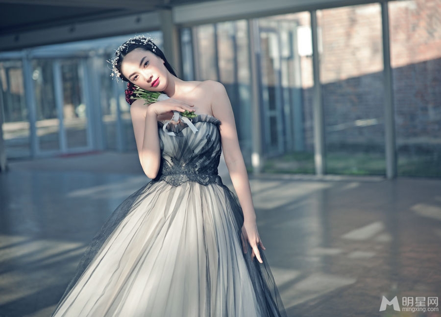 李媛婚纱写真个性新娘尽显自我风格_图-5