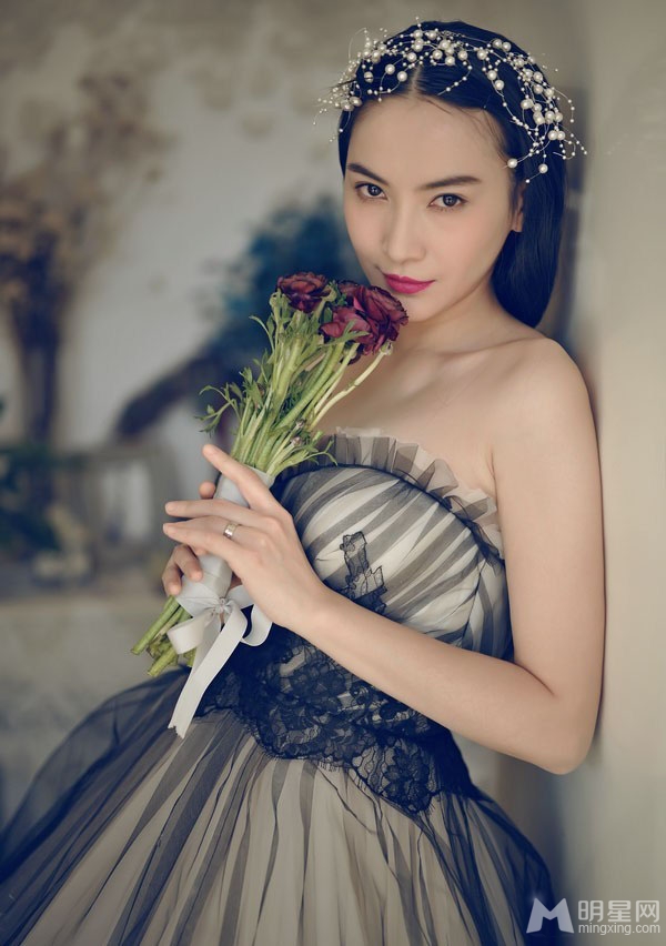 李媛婚纱写真个性新娘尽显自我风格_图-2