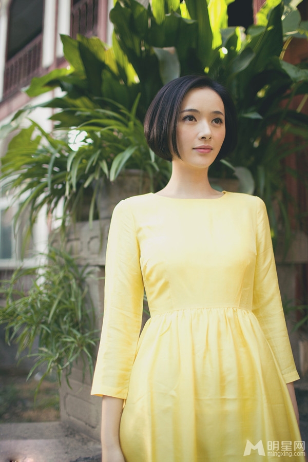 李依琳文艺写真清新脱俗明黄亮眼_图-3