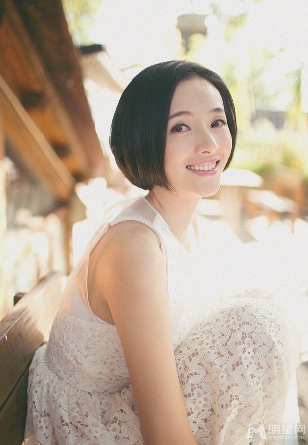 李依琳纯白清新写真_图-2