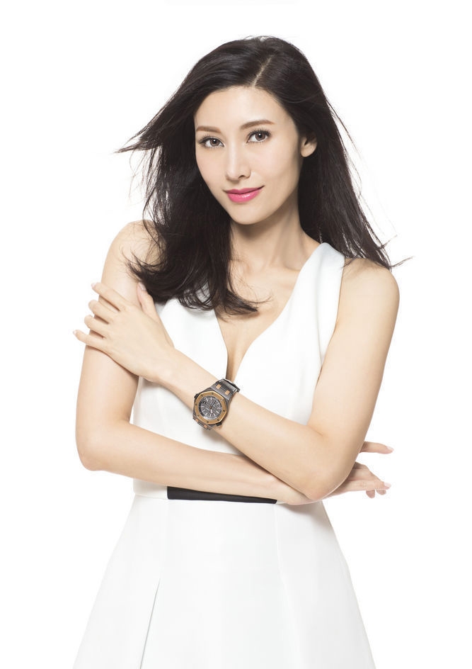 女神李嘉欣最新写真玩转手表显优雅_图-3
