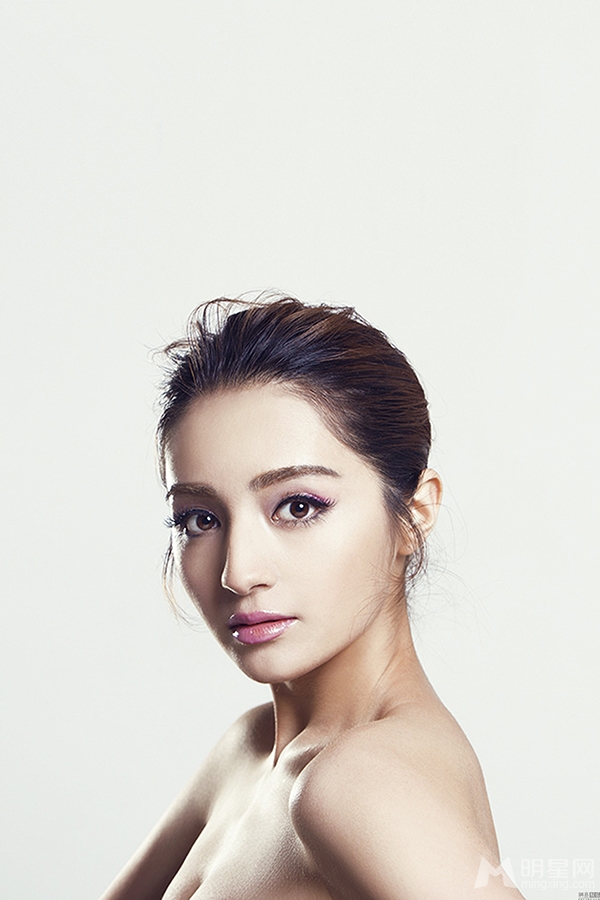 麦迪娜清新写真半裸秀性感锁骨_图-4