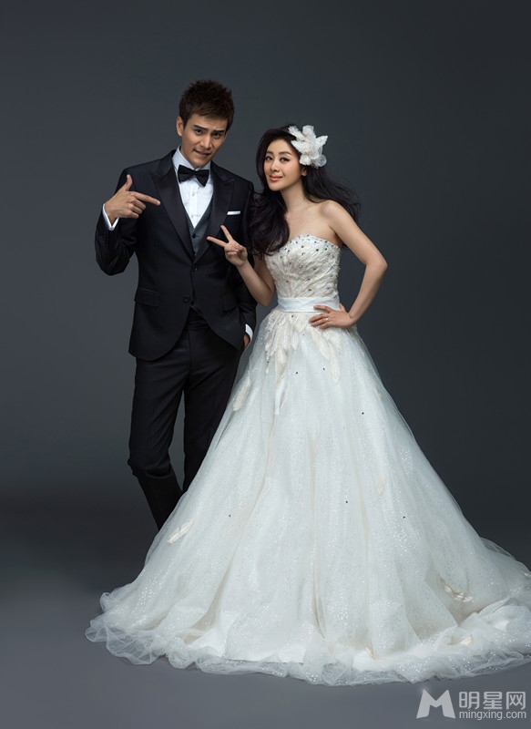 小李琳浪漫婚纱照与经超大秀幸福甜蜜_图-4