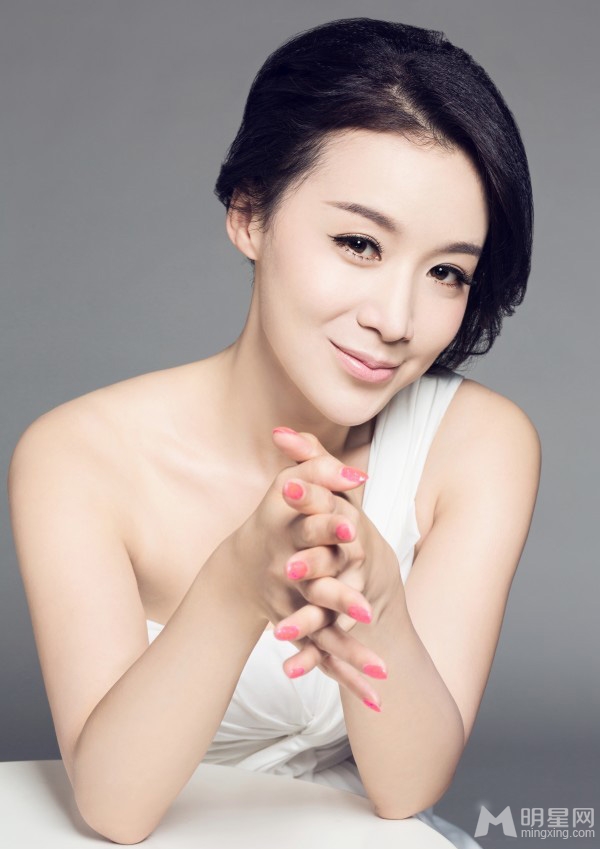 姚芊羽整容后最新写真精致妆容显优雅_图-6