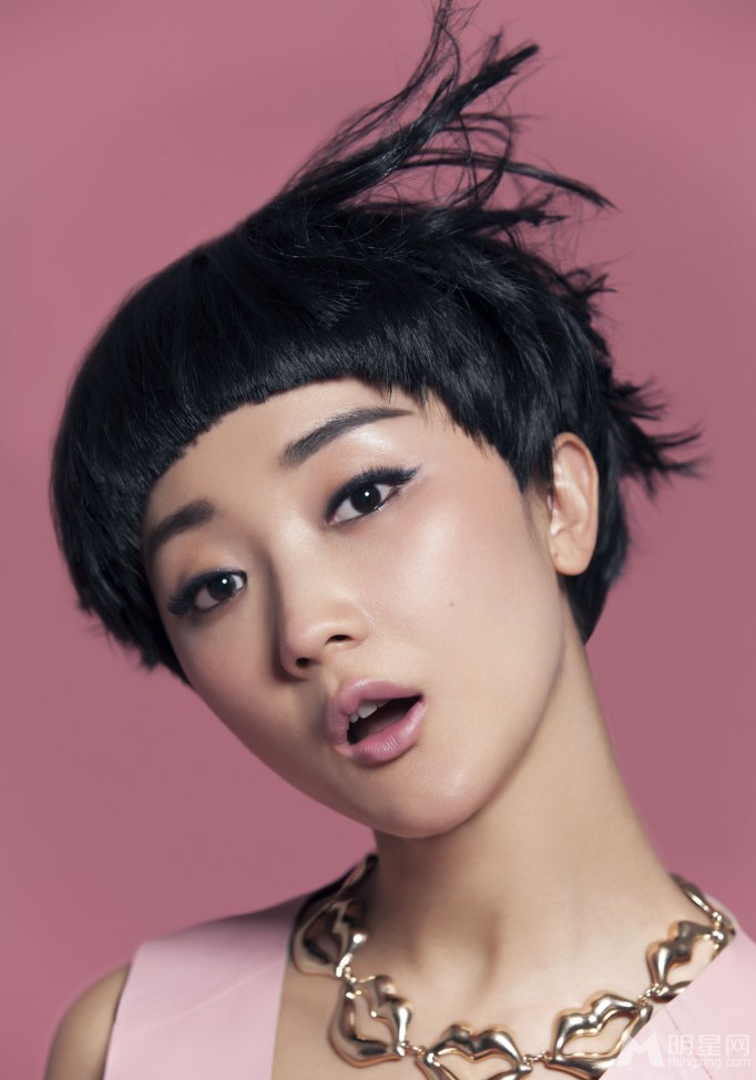 张瑶短发写真调皮可爱鬼马精神_图-4