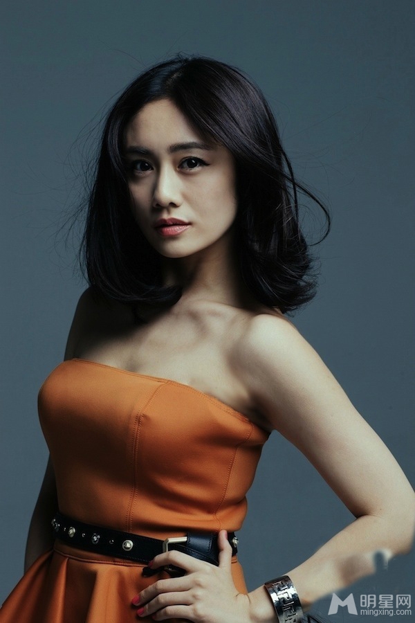 刘芸优雅写真气场强大优雅知性_图-2